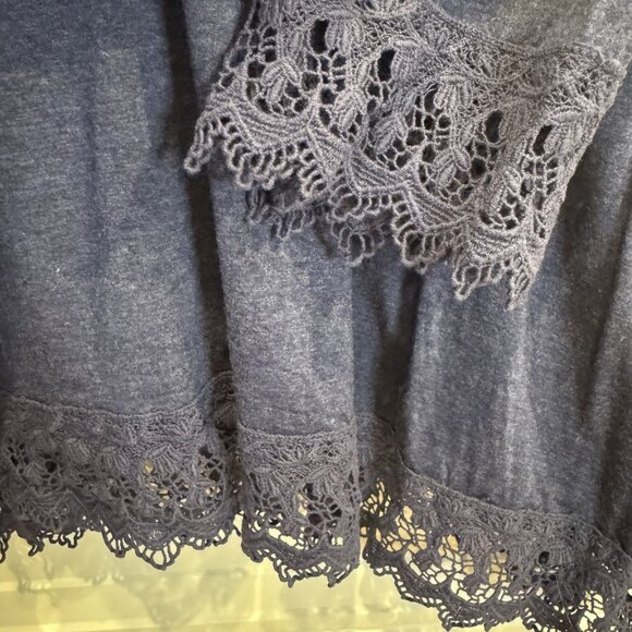 Max Studio XL Navy Blue Tunic Top Lace Trim Details Scoop Neck 3/4 Sleeves EUC - Picture 4 of 7